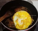 Foto langkah ke 3 dari resep Ayam Telor masak kecap.
