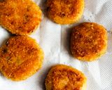 आलू टिक्की बर्गर(Aloo tikki burger recipe in Hindi) रेसिपी चरण 2 फोटो
