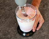 Foto del paso 5 de la receta: Tarta helada de fresa y nata