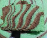 Foto langkah ke 5 dari resep 16 - Bolu Macan Pandan (versi kukus).
