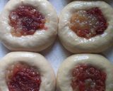 Foto del paso 3 de la receta: Facturas de manteca con membrillo y batata🧉