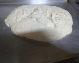 Foto del paso 3 de la receta: Pizza de champignones con masa soufflé y salsa blanca.🍕🍄
