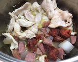 Foto del paso 1 de la receta Pechuga de pollo troceadas en guiso con ibéricos