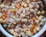 A picture of step 7 of Chickpeas and White peas Sprouts Salad.