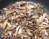 Foto del paso 3 de la receta Salteado de hélices con setas 🔆