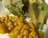 Foto del paso 3 de la receta: 🌿Arepas rellenas de scrambled eggs con emmental y guacamole de maíz🌿