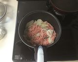 A picture of step 1 of Sapporo-Style Classic Miso Vegetable Ramen.