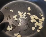 Foto del paso 1 de la receta: Arroz con langostinos y bimi