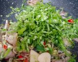 Foto langkah ke 2 dari resep Tumis Daun kencur teri.