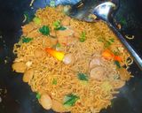 Foto langkah ke 5 dari resep Mie Goreng Nyemek.
