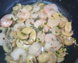 Foto del paso 1 de la receta Conchas de merluza y gambas