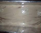 A picture of step 4 of Marbled effect cake.