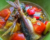 A picture of step 8 of Pindang Ikan Kembung / Clear Turmeric Fish Soup.