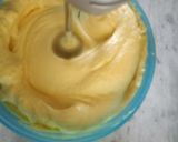 A picture of step 2 of Mango homemade ice cream.