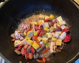 Foto langkah ke 4 dari resep Sawi Asin Tahu Cumi Sosis.
