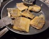 Foto del paso 4 de la receta: Bacalao rebozado con tomate y pimientos asados