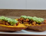 Foto del paso 5 de la receta: Boniato relleno de pollo con aguacate y salsa de yogur