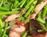 Foto langkah ke 3 dari resep Tumis bunga bawang cumi asin.