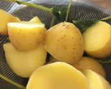 Foto del paso 2 de la receta: Ensalada templada con patatas a la hierbabuena