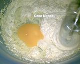 Foto langkah ke 5 dari resep Cake Buah Pir.