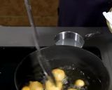 A picture of step 4 of Dahi bhalla.