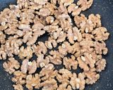 A picture of step 2 of Caramelized Walnuts.