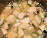 Foto del paso 2 de la receta Crema de calabacín con pera y manzana