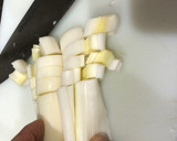 Foto del paso 2 de la receta: Crema de puerros y calabacín con crujiente de jamón