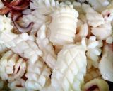 A picture of step 1 of Stir Fried Squid with Yellow Curry.