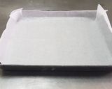 Hình bước làm 1 của món Bông Lan Cuộn Mặn Trứng Muối, Lạp xưởng, Rong biển
