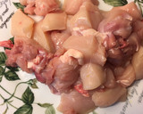 Foto del paso 1 de la receta: Pollo con salsa hindú