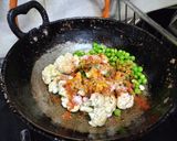 A picture of step 2 of Gobhi matar ki sookhi sabji without onion garlic.