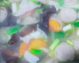Foto langkah ke 5 dari resep 378. Sup Kimlo Kembang Tahu Simpel.