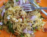 वेज अंडा नूडल्स (veg anda noodles recipe in Hindi) रेसिपी चरण 7 फोटो