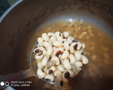 A picture of step 2 of Lobia Curry.