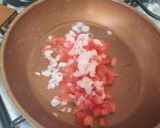 Foto del paso 2 de la receta: Huevo con tomate y cebolla