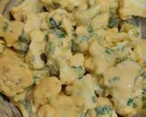 A picture of step 2 of Cauliflower pakoda.