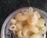 A picture of step 1 of Macaroni in butter and roasted sesame dressing.