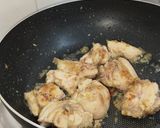 Gambar langkah 1 resipi Sup Ayam Shiitake.