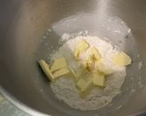 Une image de l'étape 4 de Pâte brisée à l'orange et pralines roses.