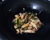 Foto langkah ke 3 dari resep Cumi Asin Cabai Hijau.