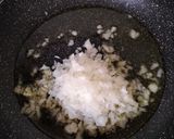 Foto del paso 1 de la receta: Huevos rellenos templados con cobertura de queso gratinado