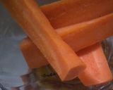 A picture of step 1 of Tricolor Vegetables Juices.