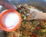 A picture of step 6 of Indomie Pizza.