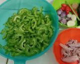 Foto langkah ke 1 dari resep Tumis Pare Cumi Asin.