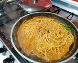 Foto del passaggio 8 della ricetta Spaghetti pomodoro e basilico