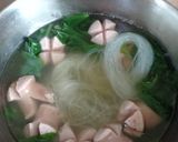 Foto langkah ke 3 dari resep Soun Kuah Sawi Sosis.