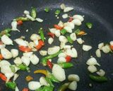 รูปขั้นตอนการทำที่ 1 ของ กะเพราอกไก่ใส่เห็ด(สูตรลดความอ้วน)