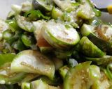 Foto langkah ke 3 dari resep Terong Cabe Hijau.