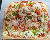 Foto del paso 2 de la receta: Pizza vegetal y atún, con masa de harina de espelta